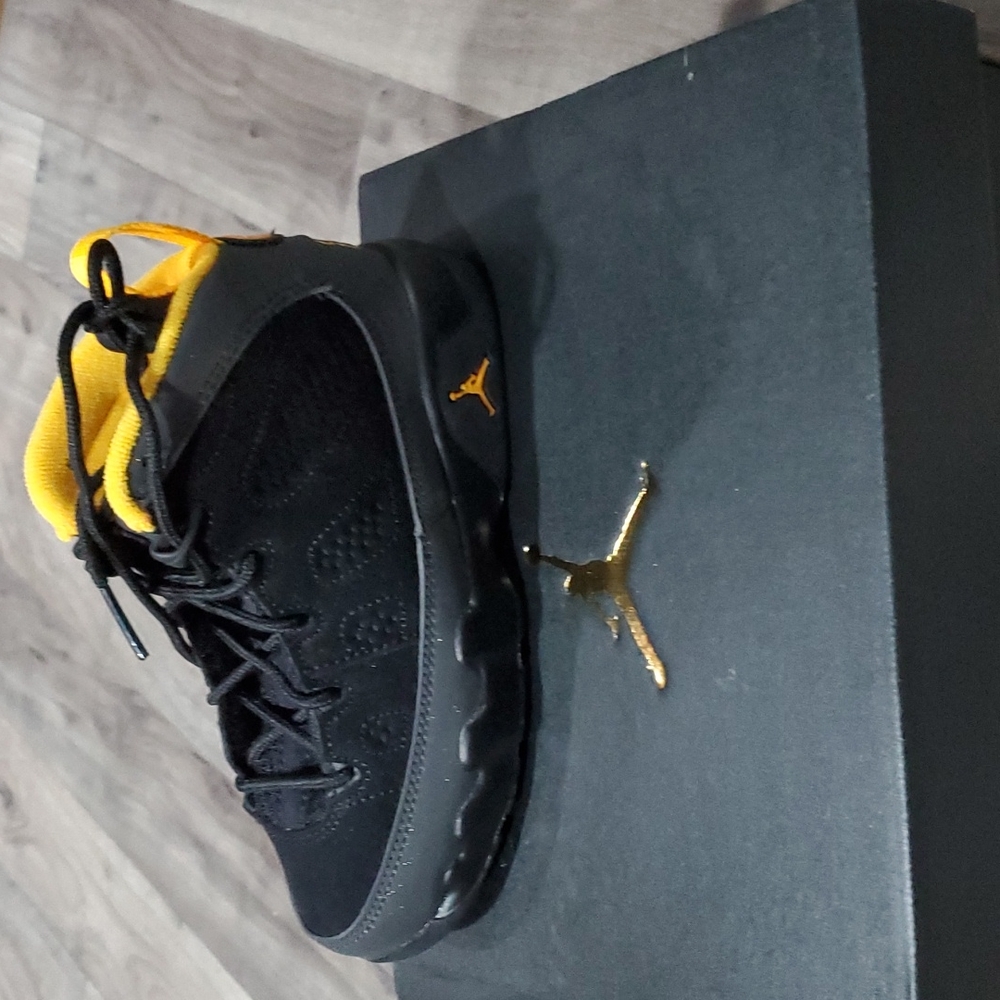 Jordan 9 Retro Black/University Gold size 11C